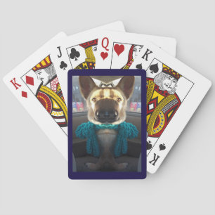 Duitse herder weerspiegelde vervorming pokerkaarten