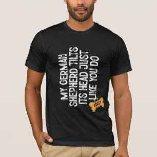 Duitse Herdershond beweegt zijn hoofd als jouw hon T-shirt