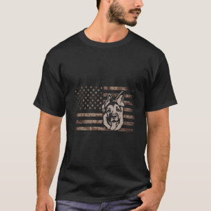 Duitse herdershond in een Amerikaanse vlag T-shirt
