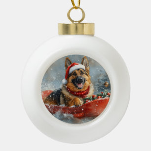 Duitse Herdershond in slee sneeuw Kerstmis Keramische Bal Ornament