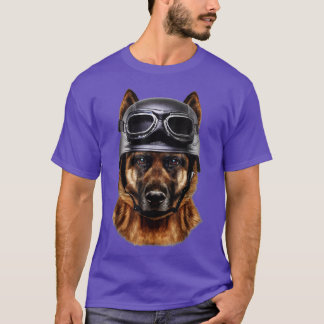 Duitse herderswagen in motorfietshelm t-shirt