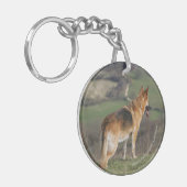 Duitse Shephard die naar beneden kijkt Sleutelhanger (Voorkant Links)