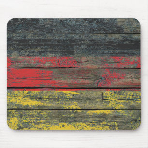 Duitse vlag over het effect van ruw houten plank muismat