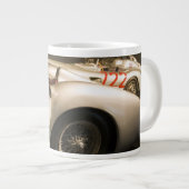 Duitsland, Baden-Wurttemberg, Stuttgart. Jumbo Beker (Voorkant rechts)