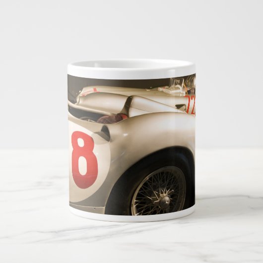 Duitsland, Baden-Wurttemberg, Stuttgart. Jumbo Beker (Voorkant)