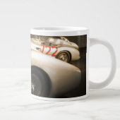 Duitsland, Baden-Wurttemberg, Stuttgart. Jumbo Beker (Rechts)