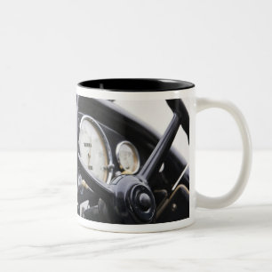 Duitsland, Bayern-Beieren, München. BMW Welt Car  Tweekleurige Koffiemok