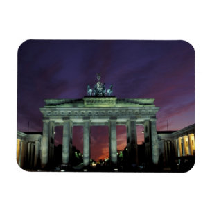 Duitsland, Berlijn. Brandenburger Gate 's nachts. Magneet