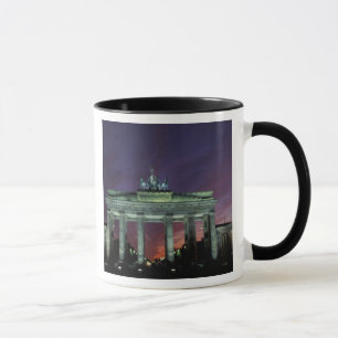Duitsland, Berlijn. Brandenburgse Poort 's nachts. Mok