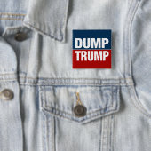 "DUMP TRUMP" VIERKANTE BUTTON 5,1 CM (In situ)
