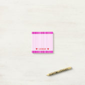 Dunne Magenta- en roze Stripes-patroon; Aangepaste Post-it® Notes (Op bureau)