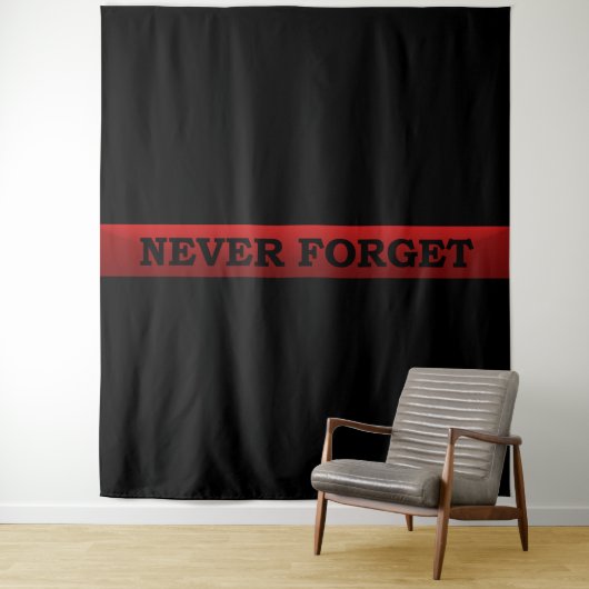 Dunne rode lijn wandkleed (In situ)