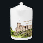 Dunvegan Castle - Scottish MacLeod Clan<br><div class="desc">Demandez à votre héritage écossais de déguster une tasse de cette théière Clan MacLeod qui dispose du siège du clan. Château de Dunvegan, sur l'île de Skye, Écosse. L'ancienne maison familiale se reflète dans Loch Dunvegan. Il est le siège de Clan MacLeod depuis les années 1200. Photo de Nessy-Pic -...</div>