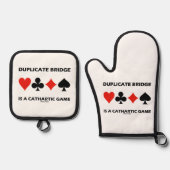 Duplicate Bridge Is A Cathartic Game Card Suits Ovenwant & Pannenlap Set (Voorkant)