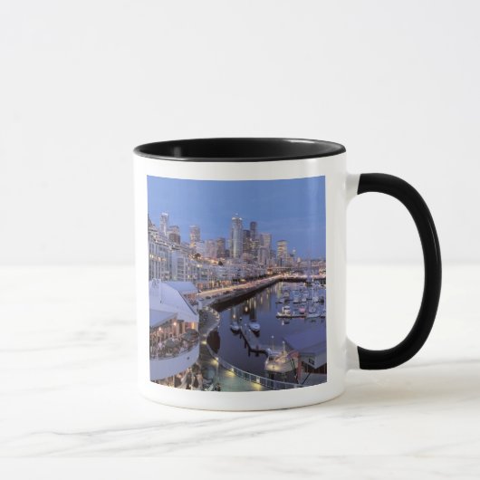 Dusk op Bell Harbour in Seattle, Washington. Mok (Rechts)