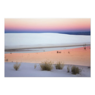 Dusk sky weerspiegeld in zwembad water uit foto afdruk