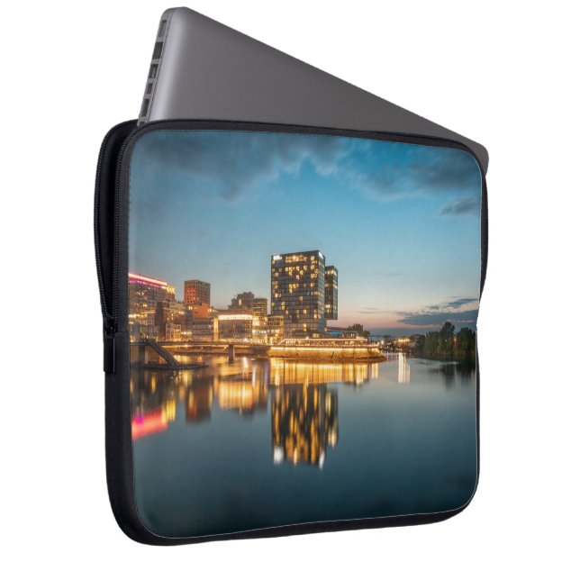 Dusseldorf Duitsland Laptop Sleeve (Voorkant Rechts)