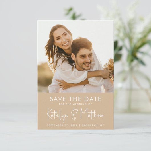 Dusty Beige Fun Script Modern Photo Weddenschap Save The Date (Staand voorkant)