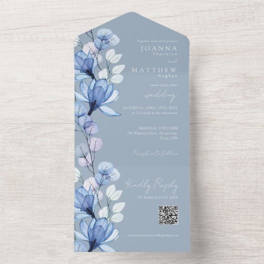 Dusty Blauw Bloemen Monogram QR Code Bruiloft All In One Uitnodiging (Binnen)