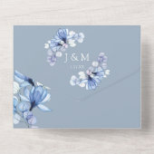 Dusty Blauw Bloemen Monogram QR Code Bruiloft All In One Uitnodiging (Achterkant)