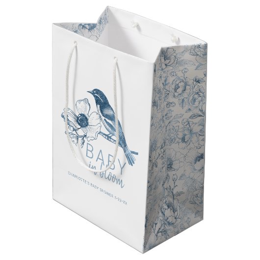 Dusty Blue Baby in Bloom Boy Shower Gift Bag Medium Cadeauzakje (Achterkant Gekanteld)