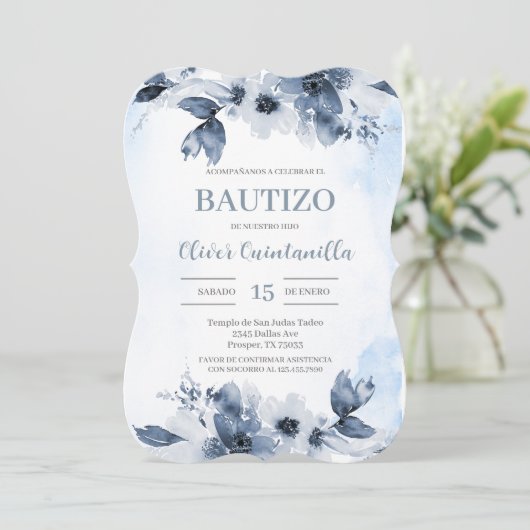 Dusty Blue Baptism invitation espagnole (Debout devant)