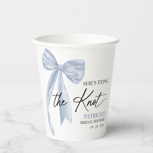 Dusty Blue Bow Ze bindt de knoop Vrijgezellenfeest Papieren Bekers (Voorkant)