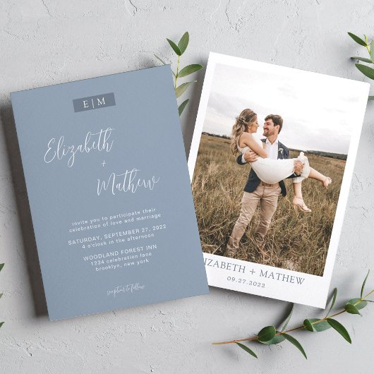 Dusty Blue Calligraphy Monogram Photo Weddenschap Kaart