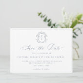 Dusty Blue Crest Monogram Weddenschap QR Code Save The Date (Staand voorkant)