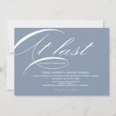Dusty Blue Elegant Eindelijk Kalligrafie Bruiloft Kaart (Voorkant)
