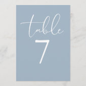 Dusty Blue Elegant Modern Script Table Number Kaart (Achterkant)
