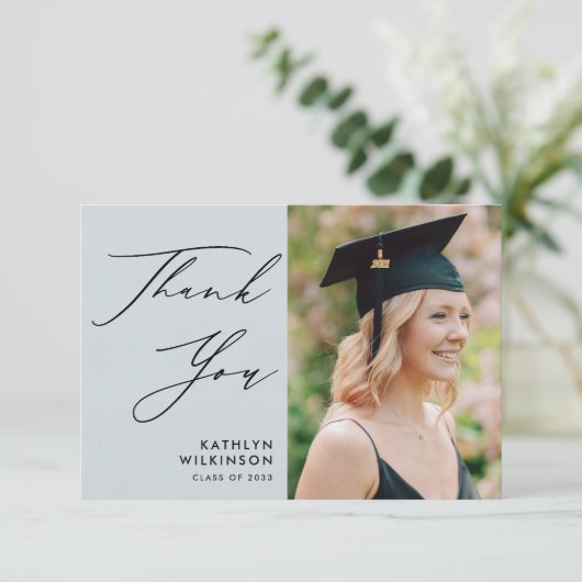 Dusty Blue Elegant Script Afstuderen Hartelijk dan Kaart (Staand voorkant)