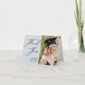 Dusty Blue Elegant Script Minimalist Afstuderen Bedankkaart (Voorkant)