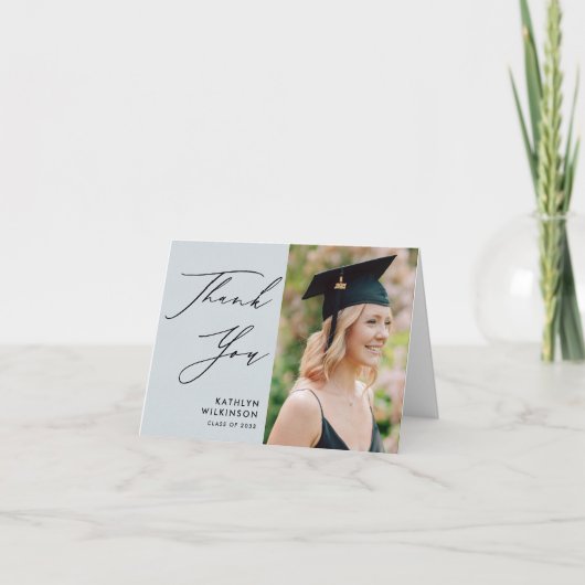 Dusty Blue Elegant Script Minimalist Afstuderen Bedankkaart (Voorkant)