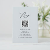 Dusty Blue Elegant Script Simple QR Wedding RSVP (Debout devant)