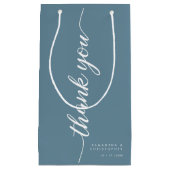 Dusty Blue Elegant Script Weddenschap Hartelijk da Klein Cadeauzakje (Voorkant)