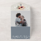 Dusty Blue en Bourgondische bruiloft QR-code All In One Uitnodiging (Buitenkant)