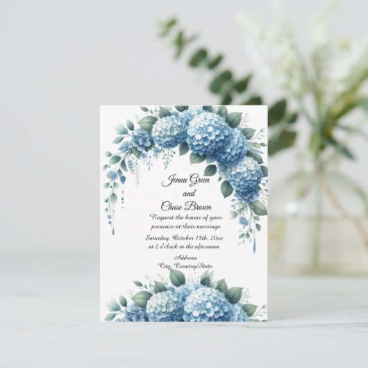 Dusty Blue en Green Hydrangea bruiloft uitnodiging (Staand voorkant)
