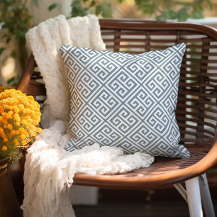 Dusty Blue en White Greek Key Pattern Buitenkussen