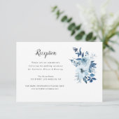 dusty blue floral bruiloft RSVP kaartje (Staand voorkant)