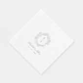 Dusty Blue Floral Crest Monogram Bruiloft Servet (Hoek)