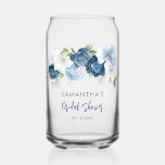 Dusty Blue Floral Fête des mariées personnalisée<br><div class="desc">Customisez cette douche nuptiale peut verre en cliquant sur le bouton "Personnaliser" ci-dessus. Fleurs bleues poussiéreuses modernes,  élégantes et chic,  avec fleurs blanches,  bleu clair et vert olive. CONSEIL : Idéal aussi pour les fêtes surprises,  les baby showers,  les mariages et les fêtes de retraite.</div>