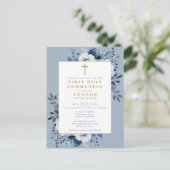 Dusty Blue Floral First Holy Communion Invitation (Debout devant)