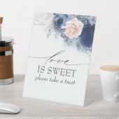 Dusty Blue Floral Love is Sweet Trets Reclamebord Met Voetstuk (Insitu)