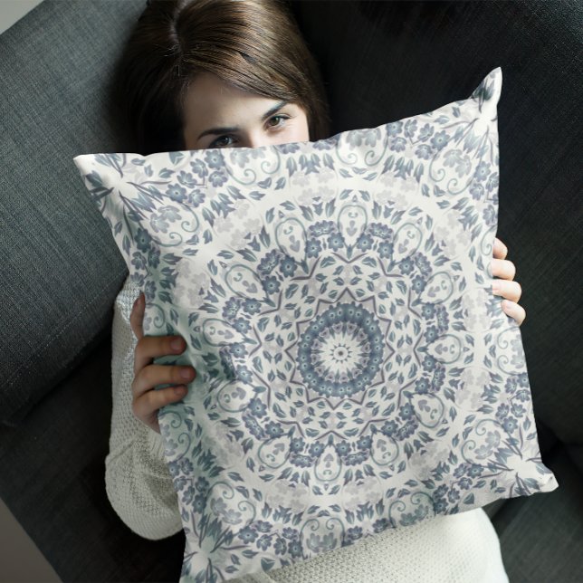 Dusty Blue Floral Mandala Kussen (Creator heeft geüpload)