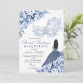 Dusty Blue Floral Masquerade Sweet 16 Invitation (Debout devant)