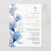 Dusty Blue Floral Monogramme Baptême Invitation (Devant)