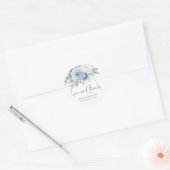 Dusty Blue Florals Liefde Bedankt Bruiloft Ronde Sticker (Envelop)