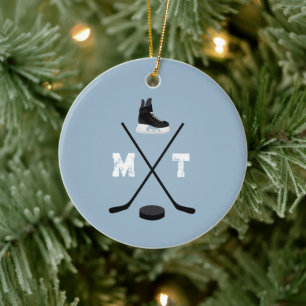Dusty Blue Ice Hockey Classic Verdrietig Monogram Keramisch Ornament