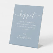 Dusty Blue Jewish Wedding Kippot Script Yarmulke Reclamebord Met Voetstuk (Voorkant)